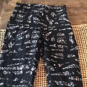 Lululemon wunder under high rise crop leggings.